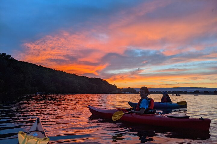 Stunning sunset with Chattanooga Guided Adventure Nickajack Bat Cave Kayak Tour